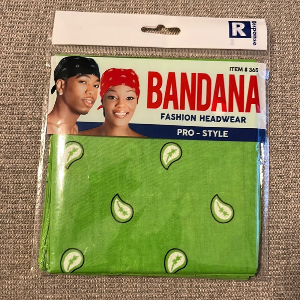 NWT- Bandana Green